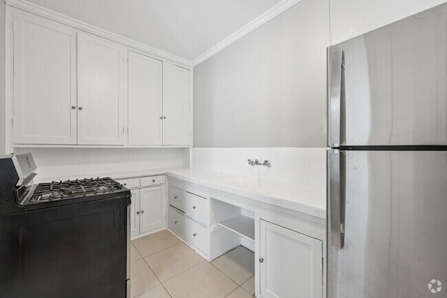 Studio - 410SF - Kitchen
