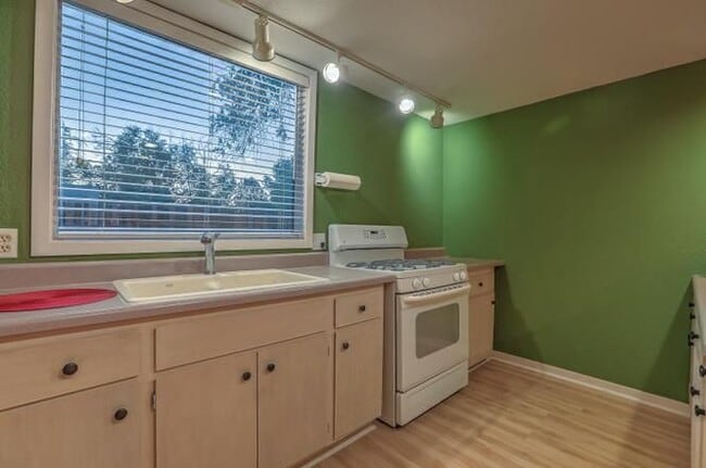 Photo - 2708 Campbell Rd NW