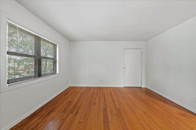 Photo - 306 E 19th St Unit 306 E 19th St - 2A