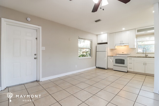 Photo - 779 Lynndale St N