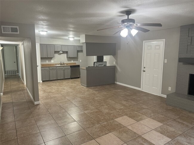 Photo - 533 Linda Dr