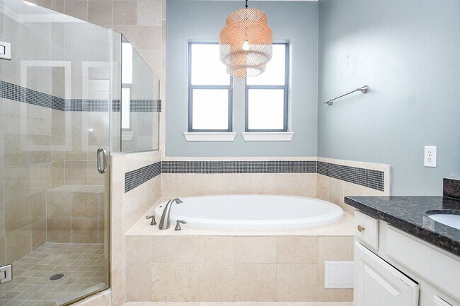 Photo - 2222 Hilshire Lake Dr