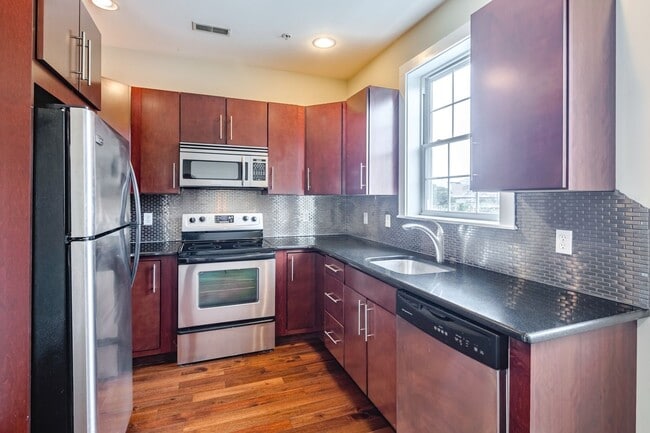 Building Photo - 2633 Catharine St Unit B