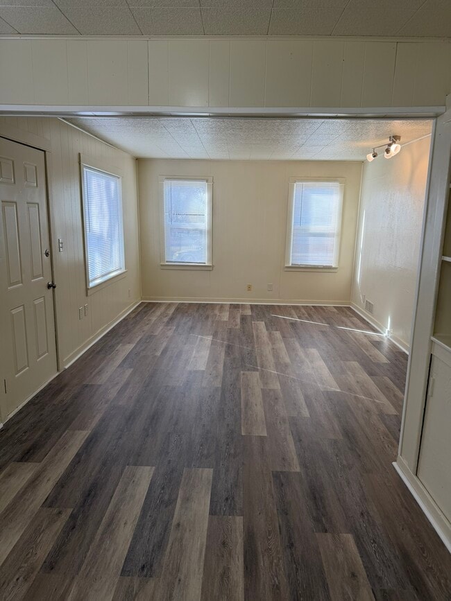 Photo - 1039 SW Cascade Ave