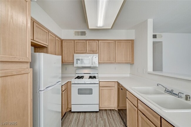 Photo - 3115 Casey Dr Unit 204