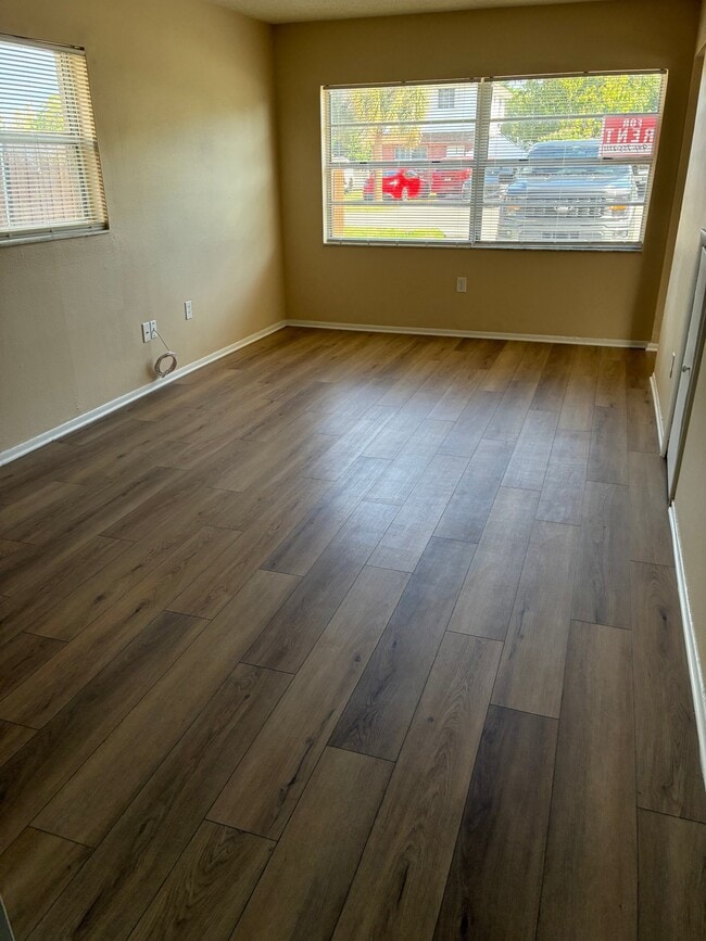 Photo - 708 65th Ave E