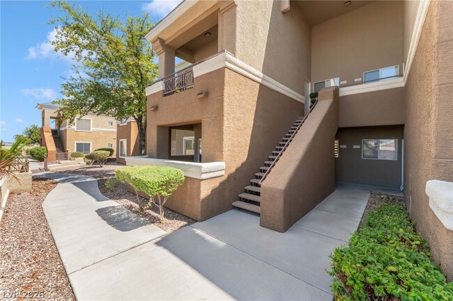 Building Photo - 8070 W Russell Rd Unit 1054