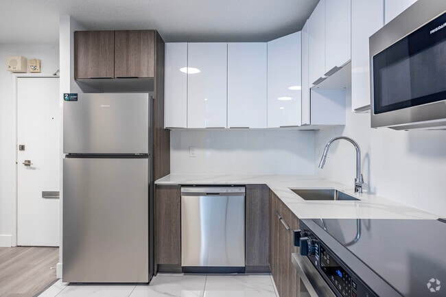 2BR, 1BA - 1014SF - York Tower