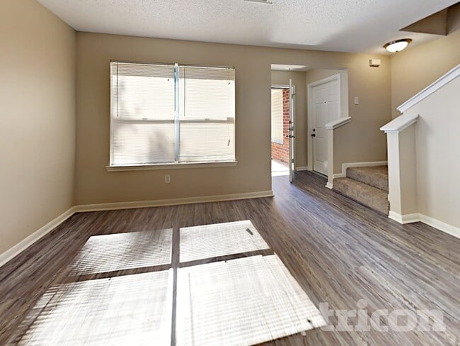 Photo - 3210 Kelling St