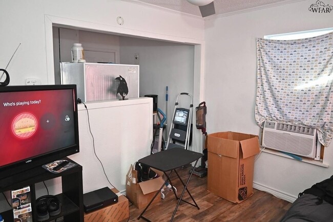 Photo - 902 Flood St