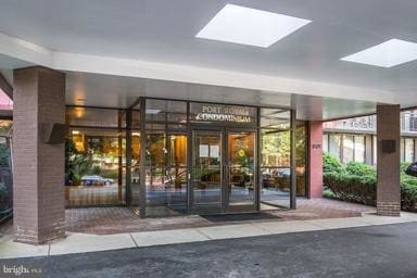 Building Photo - 801 N Pitt St Unit 617 Rental