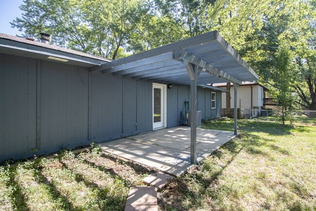 Photo - 3 Bed 2 Bath Home in Meadowbrook West Neig...