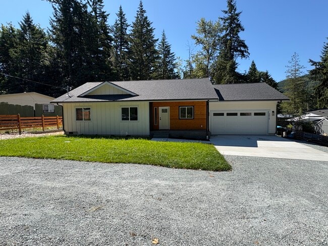 Building Photo - 3019 Hemlock Way Rental