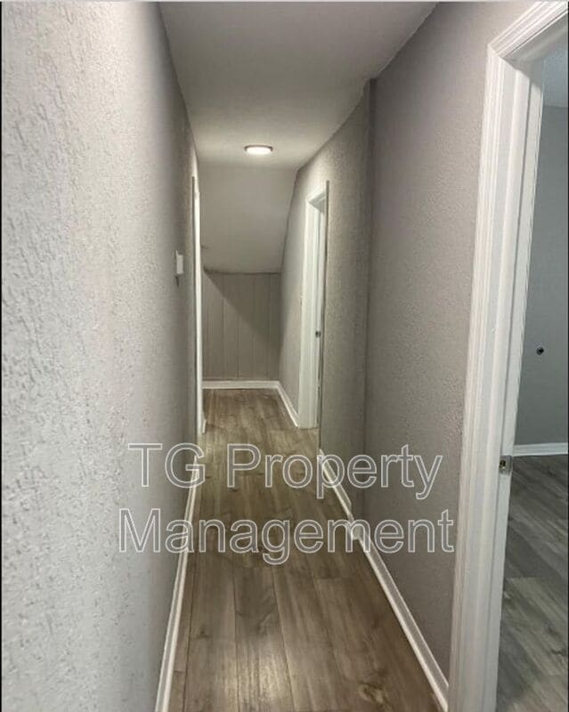 Photo - 1469 W 7th St
