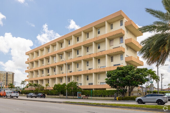 Photo - Le Jeune House