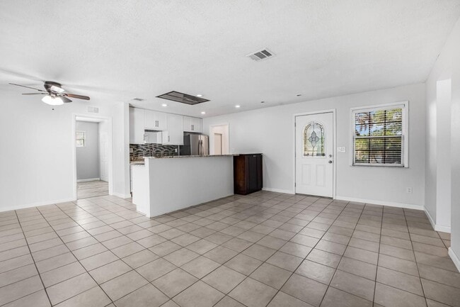 Photo - 312 Tallahassee Dr NE
