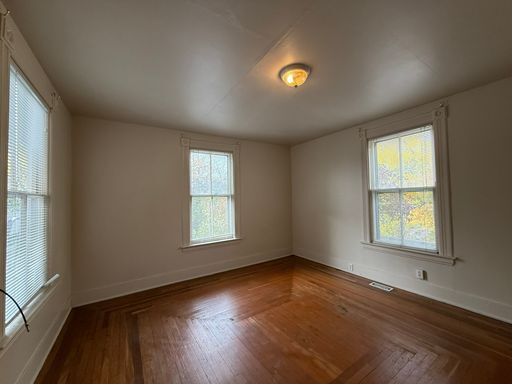 Photo - 3-Bedroom House with Laundry and SunRoom Close to University of Washington