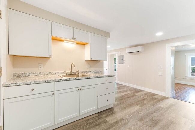 Building Photo - 38 New York St Unit C