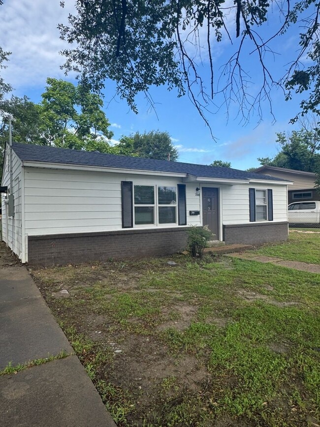 3 Bed / 1 Bath in Trumann Available Now. - 3 Bed / 1 Bath in Trumann Available Now. House