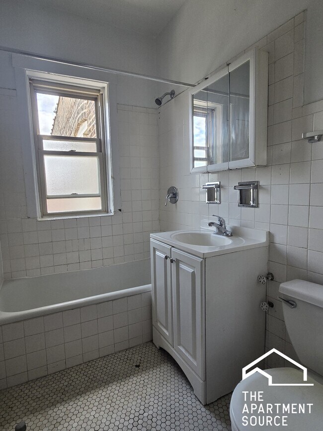 Photo - 1961 W Foster Ave Unit 3
