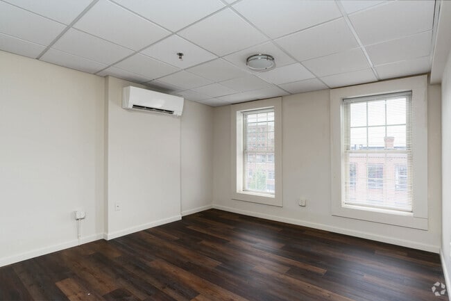 2BR, 1BA - Living Room