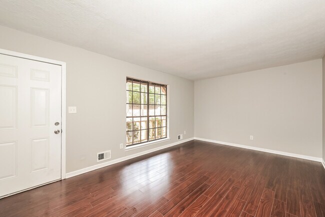 Photo - 6957 Cedar Hill Ct