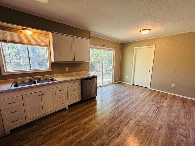 Photo - 130 E Woodcrest Dr