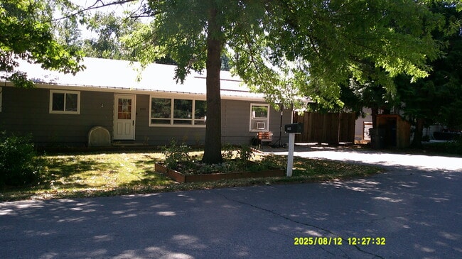 Building Photo - 1405 Main St Rental