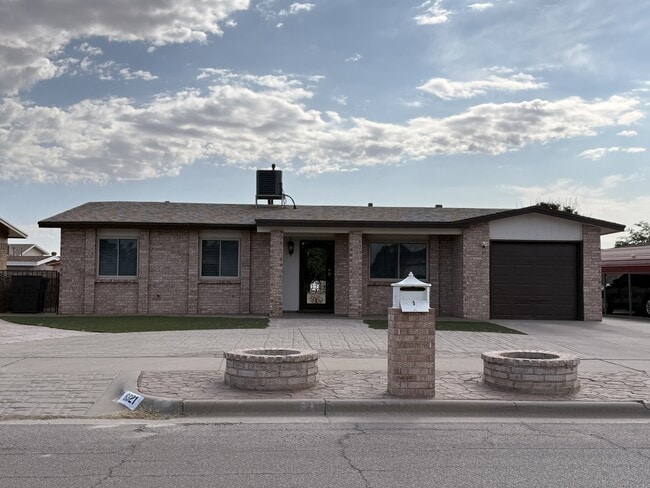 Building Photo - 9321 Sorbonne Dr