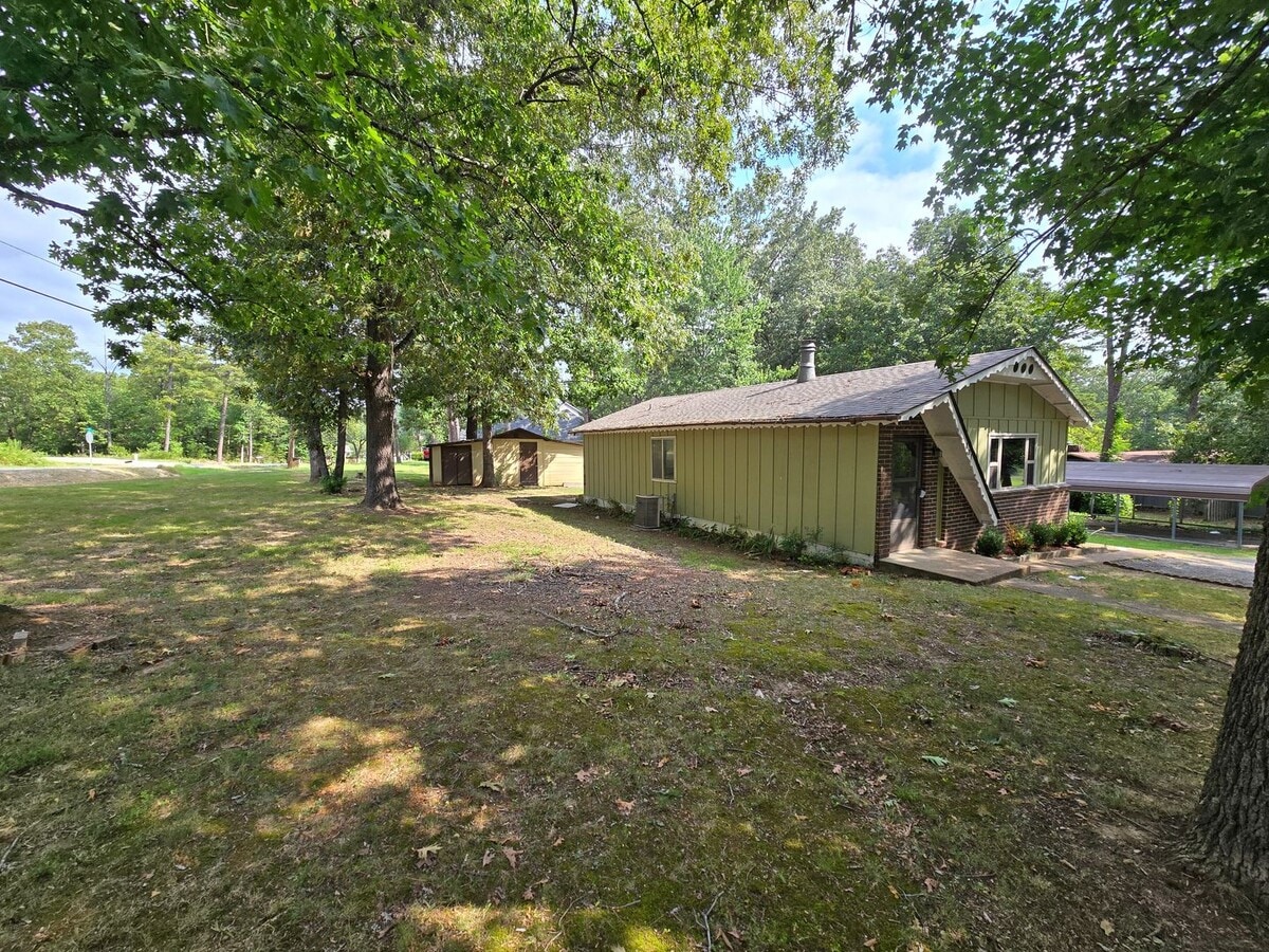 Photo - 3/2 Home in Batesville City Limits