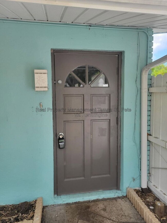 Photo - 917 Lake Palms Dr