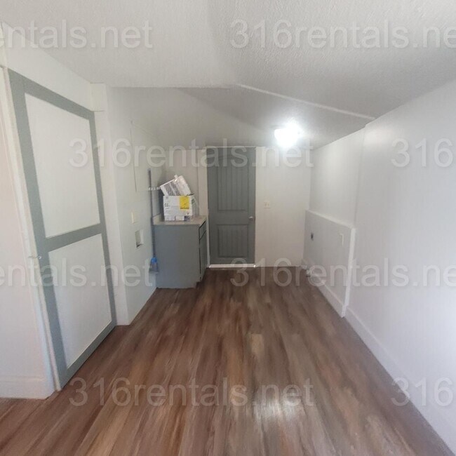 Photo - $950 - 3 bed 2 bath - Single Family Home