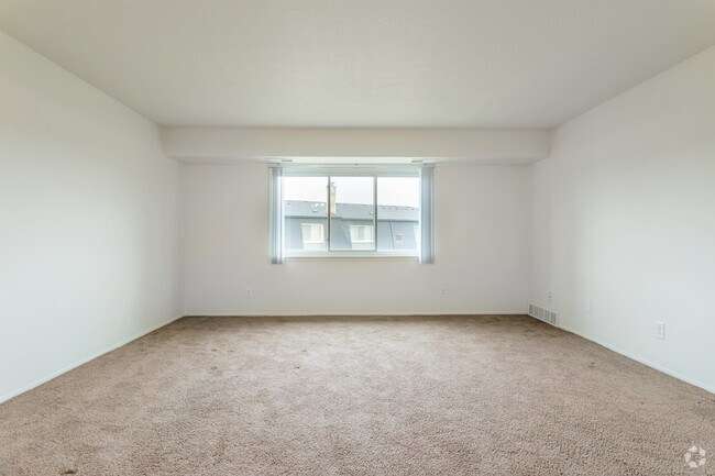 1 BR, 1 BA - 728 SF