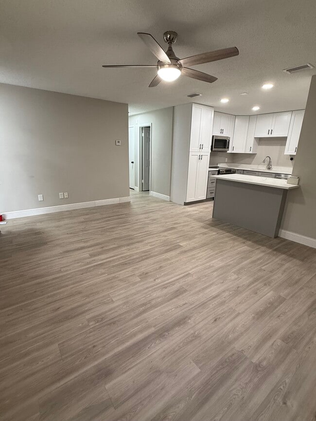 Photo - 2539 Christine Dr Unit House for rent (utilities included)