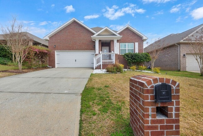 Building Photo - Beautiful home in Ashley Plantation!