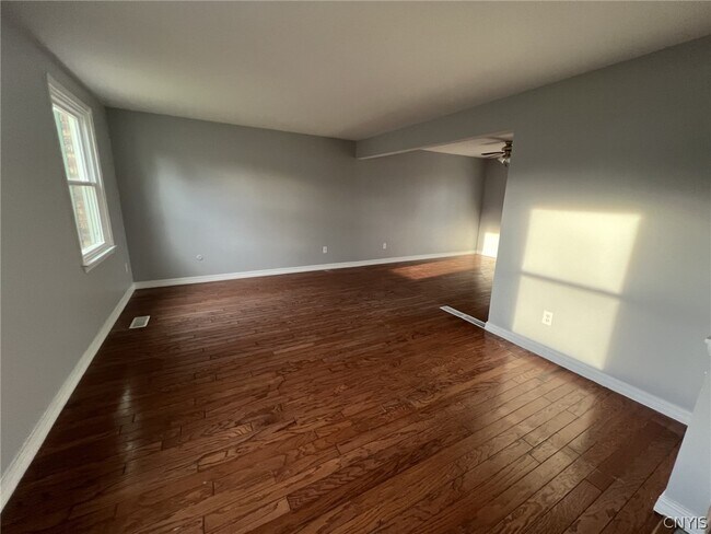 Photo - 10 Echodale Ave