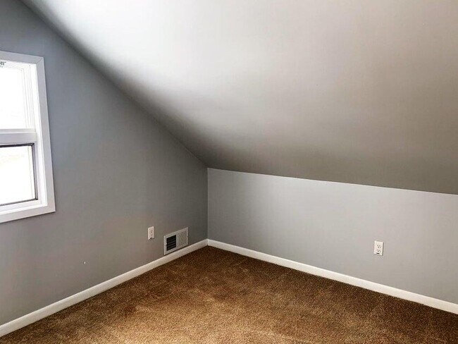 Photo - 930 Henry St