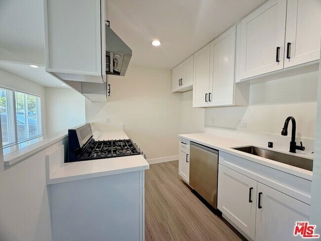 Photo - 410 E Cherry Ave