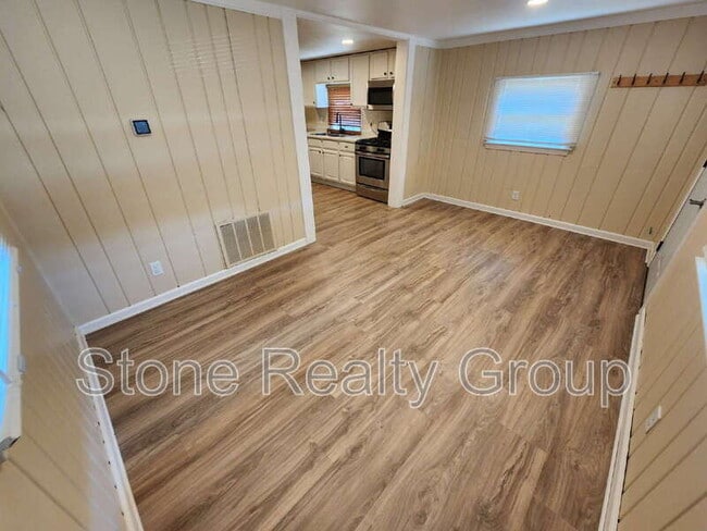 Photo - 1042 Helen Ave