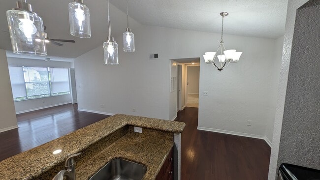 Photo - 5168 Conroy Rd