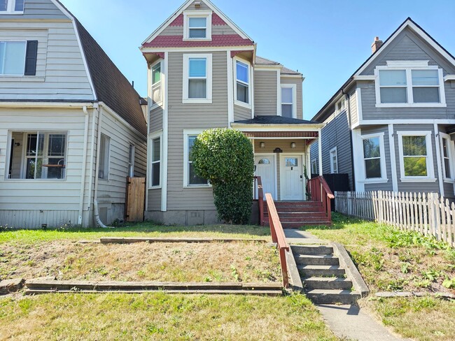 Building Photo - 616 S Ainsworth Ave Unit 616 #B Rental