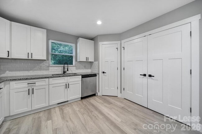 Photo - 110 Carpenter St