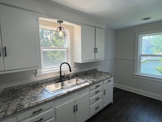 Building Photo - 322 N 2nd Ave Unit Upper