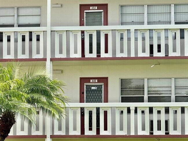 Photo - 440 Fanshaw K Unit 440