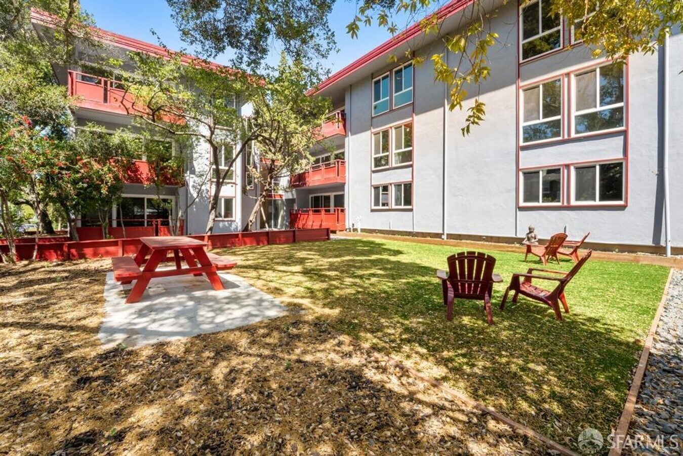 Photo - Carlmont Apartments - Entire Building Remo...