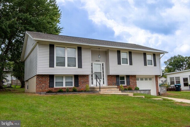 1903 Hawthorne Rd