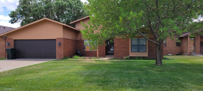 COLONIAL PARK TOWNHOUSE - COLONIAL PARK TOWNHOUSE