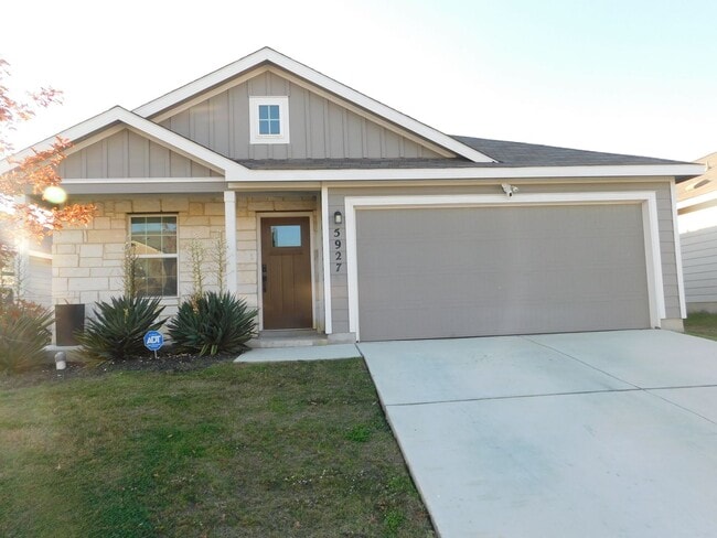 Building Photo - Gorgeous 3 Bedroom, 2 Bath Home, with a Game Room!