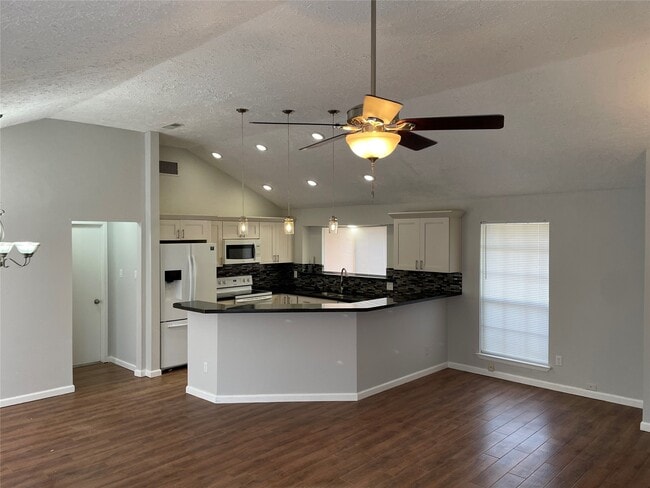 Photo - 505 Landing Blvd