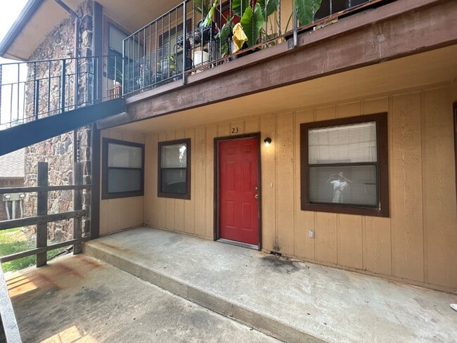 Building Photo - 723 N Vinita Ave Rental